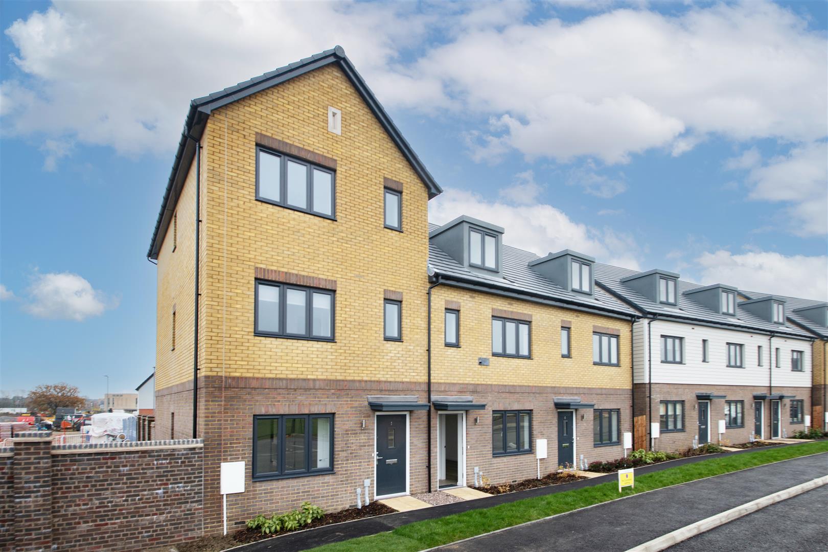 5 bed property in Simmental Way, Milton Keynes